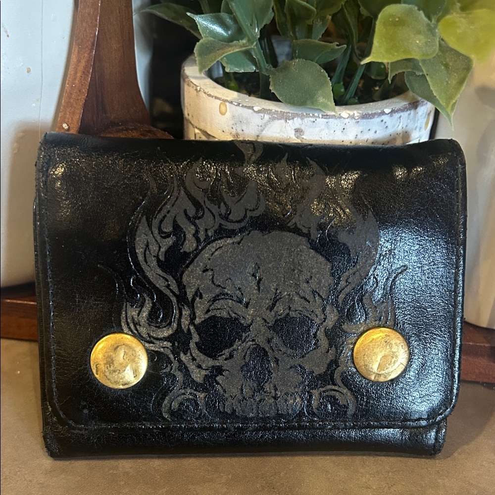 Black Leather trifold Wallet with Skull Design